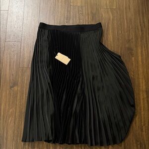 Halogen Black A-Line Pleated Skirt